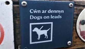 Dogs on lead sign